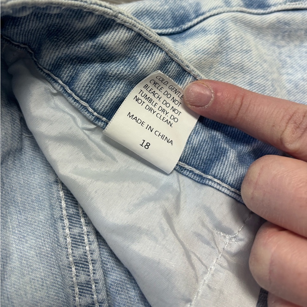 High Waisted Light Wash Denim Shorts 90s Mom Style Rolled Hem Women’s Size Large - Picture 3 of 8